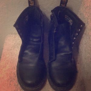 Dr. Martens black combat boots💜